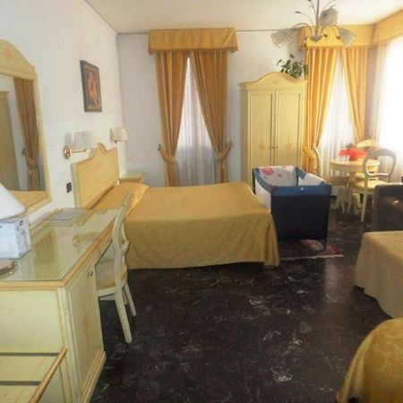 Hotel Ca Del Pozzo Venedig Zimmer foto