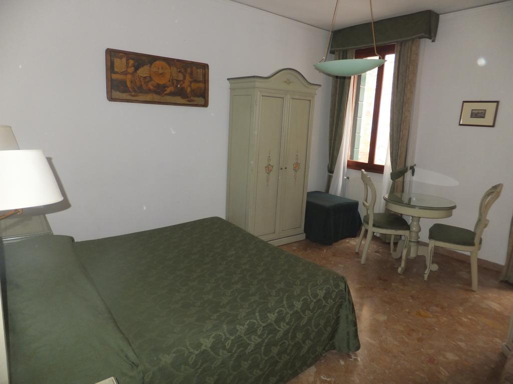 Hotel Ca Del Pozzo Venedig Zimmer foto